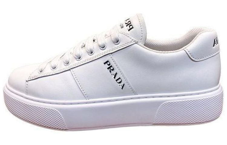 W) プラダ レザー スニーカー (ホワイト) 1E867M_A21_F0009を購入