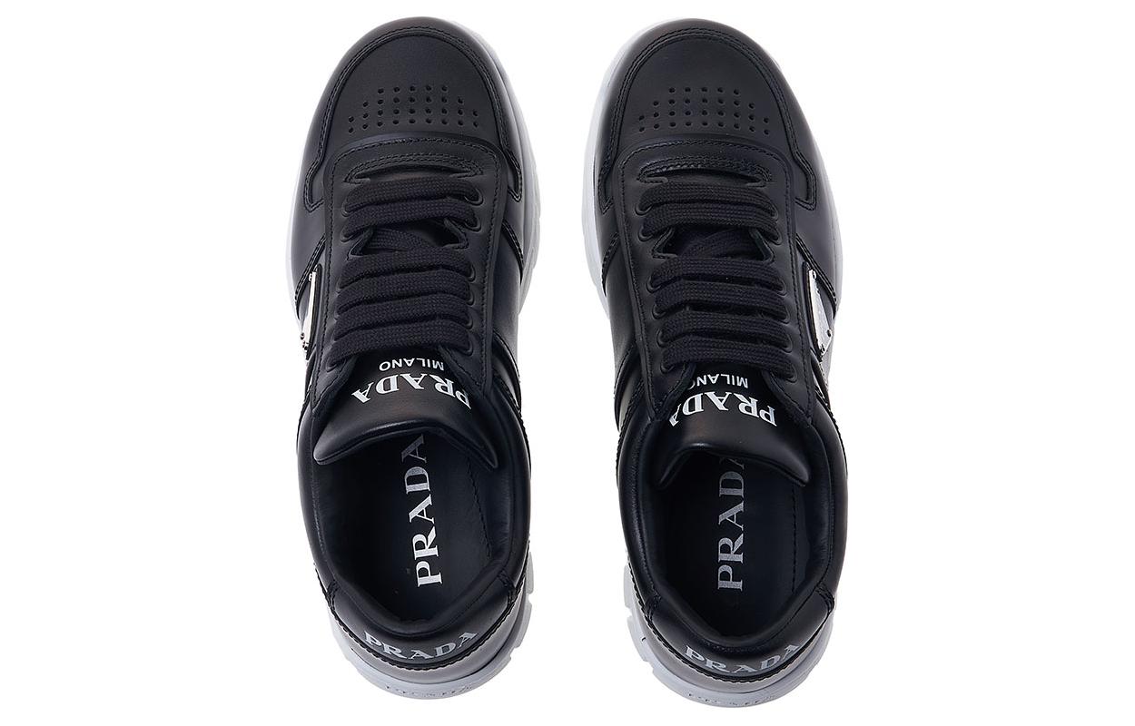 Shop 프라다 블랙 가죽 스니커즈  (Peurada Beullaek Gajuk Seunikkeojeu) 2EE378-3LJ6-F0632