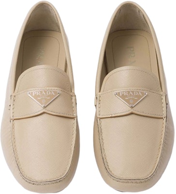 프라다 베이지 로고 로퍼 2DD164_053_F0F24_F_U00I Lookbook 프라다 베이지 로고 로퍼 2DD164_053_F0F24_F_U00I