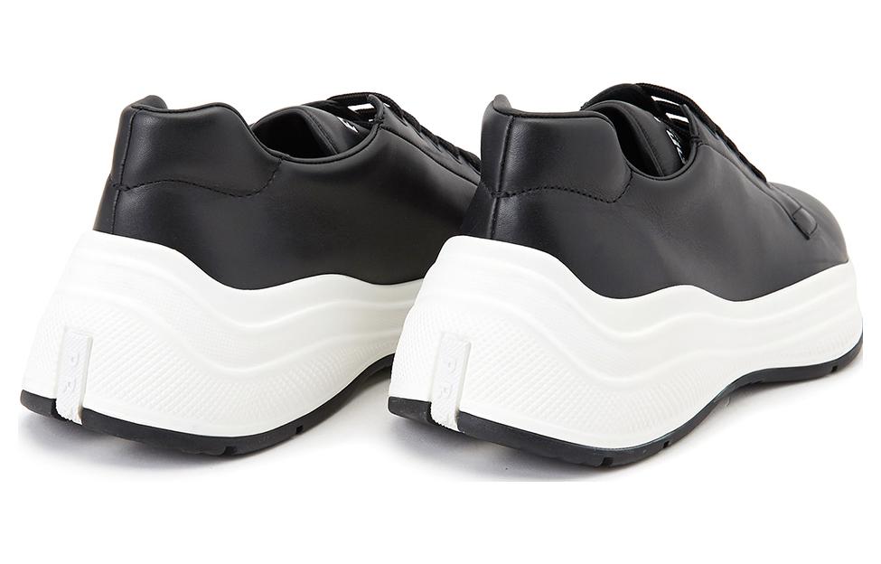 Prada Logo Embossed Chunky Sole Sneaker 'Black White' 圖 4