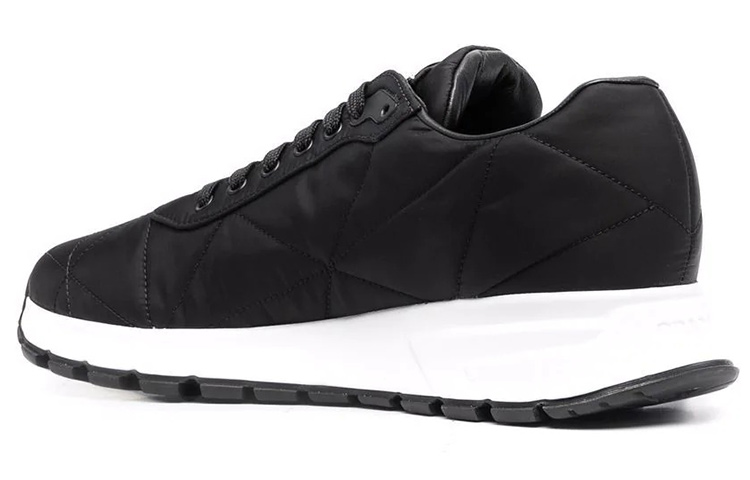 Purchase 普拉达标牌黑色运动鞋 2EE367_3LGO_F0002_F_G000