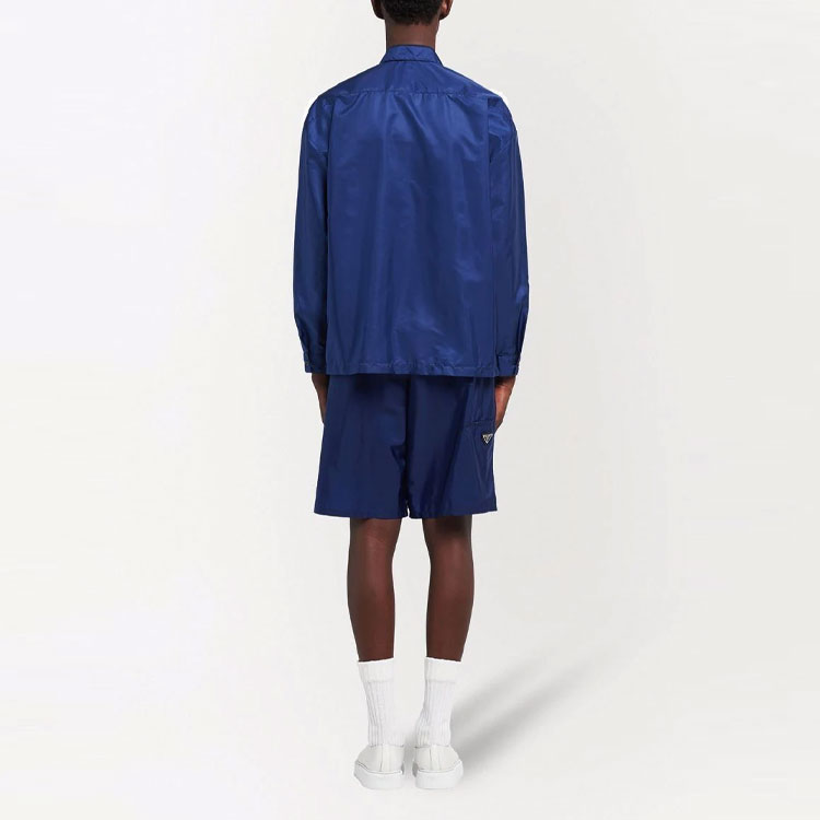 Shop PRADA Jaket Lengan Panjang Biru dengan Logo Plaque dan Resleting Mengilap SC557S2121WQ9-F0216