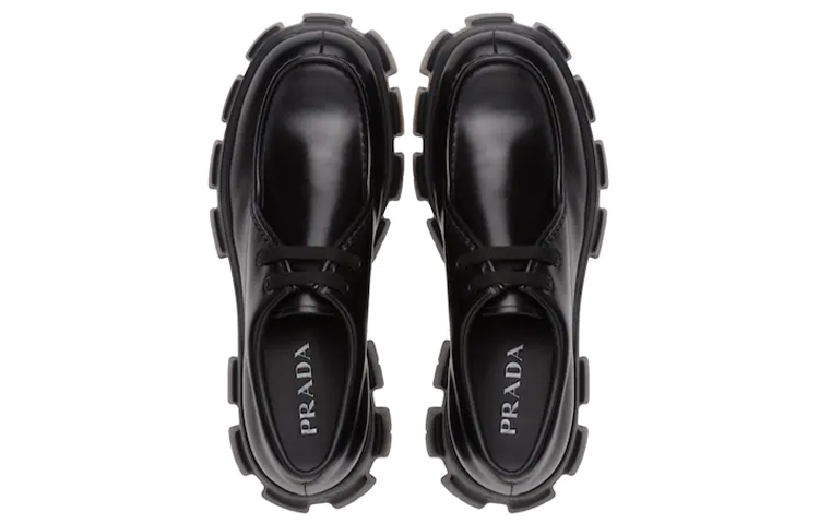 Shop Prada Monolith 亮面皮革綁帶鞋 '黑色' 2EE355-B4L-F0002