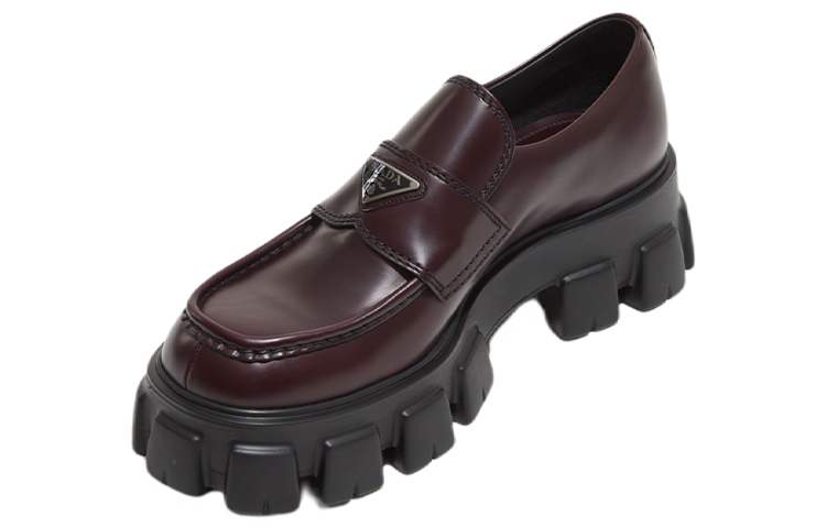 Prada Monolith Logo-Plaque Loafers 'Red Brown' 圖 2