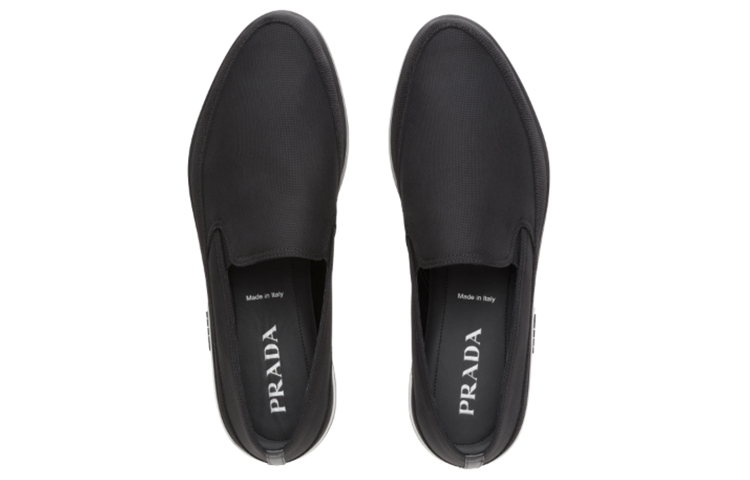Shop 普拉达尼龙“功能便鞋” 4D3488_71L_F0632