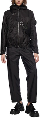 Prada 尼龍連帽夾克附倒三角標誌袖袋 SGB9091WQ9-F0002 Lookbook Prada 尼龍連帽夾克附倒三角標誌袖袋 SGB9091WQ9-F0002