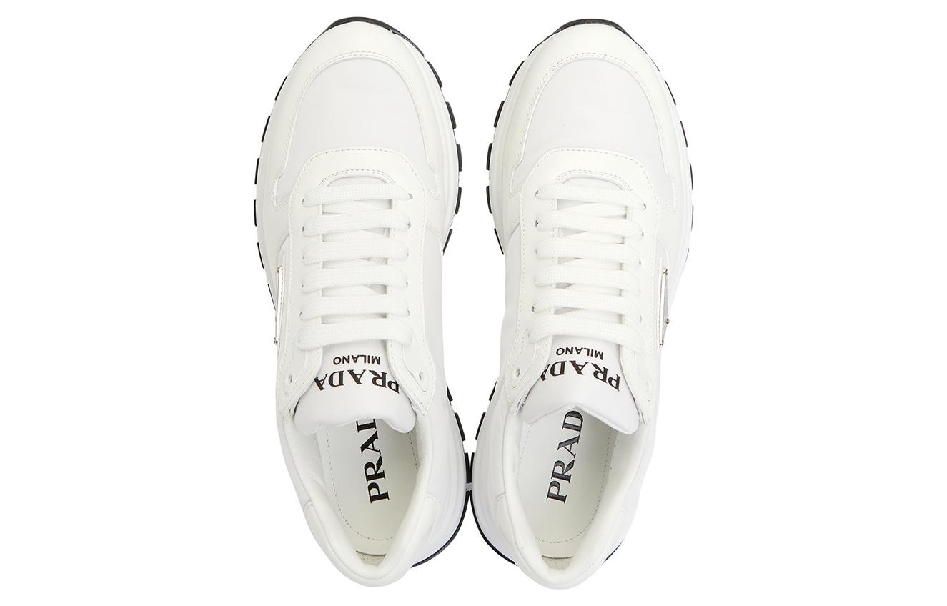 Shop 프라다 프랙스 01 '나일론 블랙 화이트' 2EE369_3LF5_F0964_F_G000