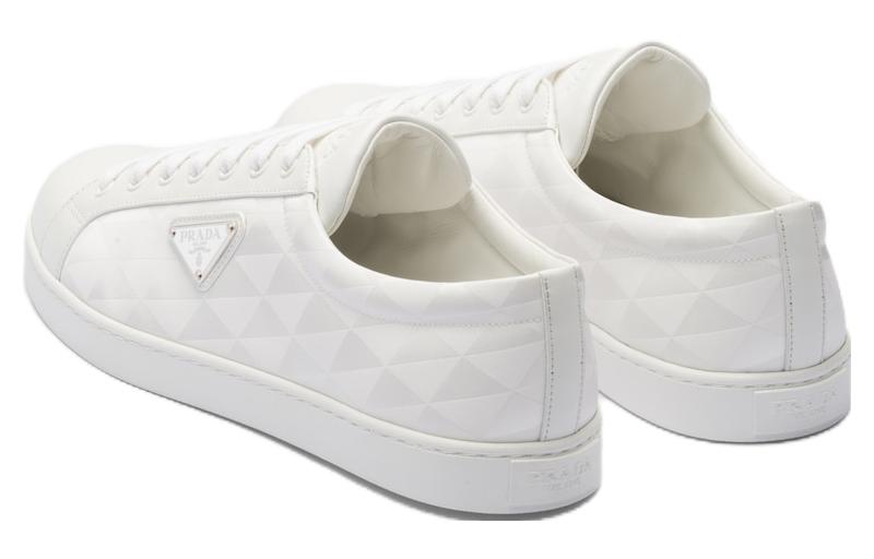 Shop 普拉达时尚白色低帮皮革运动鞋 2EE376_3LNW_F0009_F_G000
