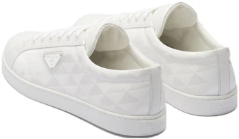 Shop プラダ レザー ローカットスニーカー (ホワイト) 2EE376_3LNW_F0009_F_G000