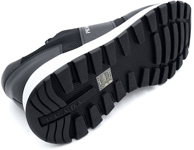 Prada Prax 1 Sepatu Kulit Low Top Hitam 4E3571_3L3F_F0002_F_G000 Purchase Prada Prax 1 Sepatu Kulit Low Top Hitam 4E3571_3L3F_F0002_F_G000