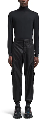 プラダ リナイロン ブラック スリムフィット ジョガーパンツ サイドポケット付き メンズ SS21. SPH130-1WQ8-F0002-S-211 Lookbook プラダ リナイロン ブラック スリムフィット ジョガーパンツ サイドポケット付き メンズ SS21. SPH130-1WQ8-F0002-S-211