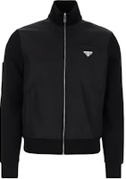 Chaqueta Prada Re-Nylon Negra con Cremallera y Cuello Alto para Hombre. UJL189-11JE-F0806-S-212 Buy Chaqueta Prada Re-Nylon Negra con Cremallera y Cuello Alto para Hombre. UJL189-11JE-F0806-S-212