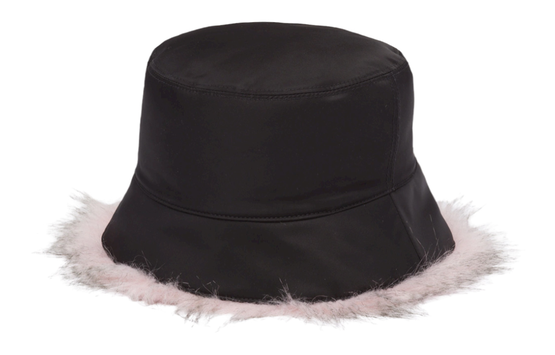 Lookbook Sombrero de Cubo Unisex PRADA Re-Nylon Estilo Pareja. 1HC137-2DWS-F0BN9