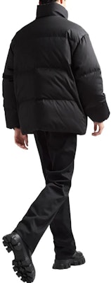 프라다 리나일론 FW22 리버시블 로고 스탠드 칼라 재킷 남성 블랙 SGC045-1WQ8-F0002-S-222 Shop 프라다 리나일론 FW22 리버시블 로고 스탠드 칼라 재킷 남성 블랙 SGC045-1WQ8-F0002-S-222