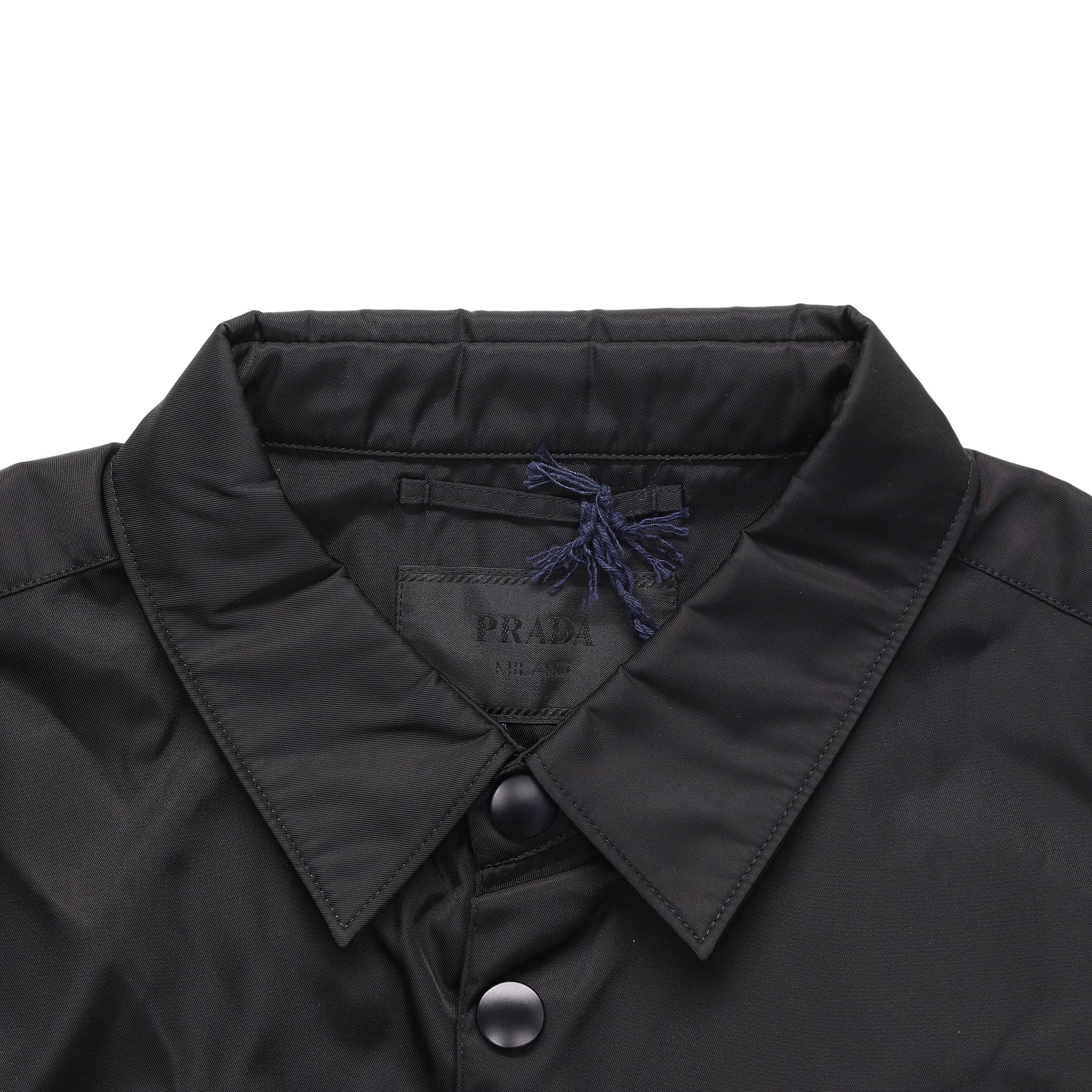 Lookbook PRADA 再生尼龍黑色寬鬆版防曬長袖襯衫 SC514-1WQ8-F0002-S-202