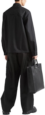 PRADA 再生尼龍黑色寬鬆版防曬長袖襯衫 SC514-1WQ8-F0002-S-202 Sizing PRADA 再生尼龍黑色寬鬆版防曬長袖襯衫 SC514-1WQ8-F0002-S-202