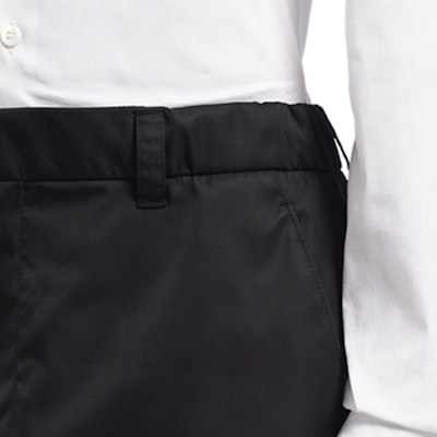 PRADA Re-Nylon Logo Celana Pendek Hitam Kasual Pria SPH156-1WQ8-F0002-S-212 Details for PRADA Re-Nylon Logo Celana Pendek Hitam Kasual Pria SPH156-1WQ8-F0002-S-212