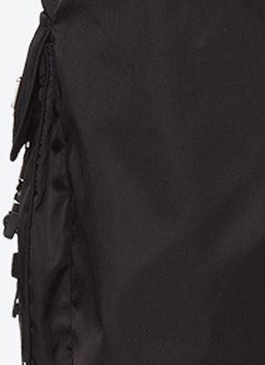 PRADA Re-Nylon Logo Celana Pendek Hitam Kasual Pria SPH156-1WQ8-F0002-S-212 Sizing PRADA Re-Nylon Logo Celana Pendek Hitam Kasual Pria SPH156-1WQ8-F0002-S-212