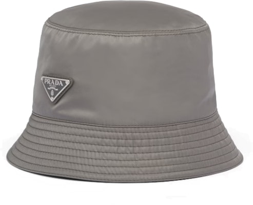 PRADA Re-Nylon Metal Bucket Hat for Men - Grey. 2HC137-2DMI-F0K44 Order PRADA Re-Nylon Metal Bucket Hat for Men - Grey. 2HC137-2DMI-F0K44