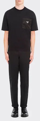 프라다 리나일론 SS22 블랙 트라이앵글 로고 니트 크루넥 티셔츠 UJN661-11CK-F0002-S-221 Shop 프라다 리나일론 SS22 블랙 트라이앵글 로고 니트 크루넥 티셔츠 UJN661-11CK-F0002-S-221