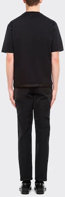 프라다 리나일론 SS22 블랙 트라이앵글 로고 니트 크루넥 티셔츠 UJN661-11CK-F0002-S-221 Purchase 프라다 리나일론 SS22 블랙 트라이앵글 로고 니트 크루넥 티셔츠 UJN661-11CK-F0002-S-221