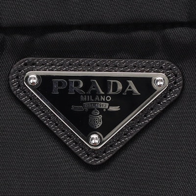 프라다 리나일론 SS22 블랙 트라이앵글 로고 니트 크루넥 티셔츠 UJN661-11CK-F0002-S-221 1