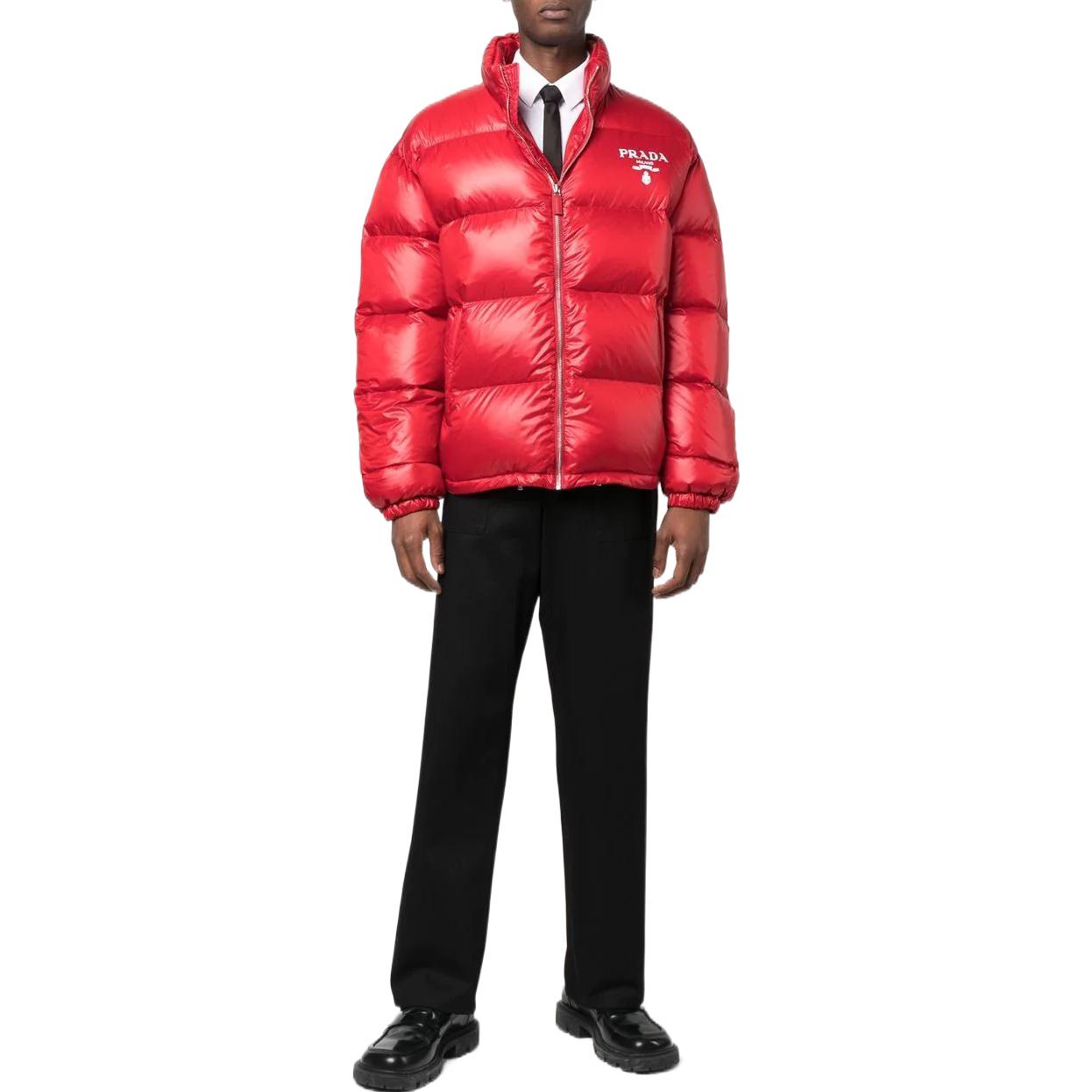 Lookbook PRADA Red Logo Printed High-Neck Zipper Down Jacket Menswear. SGC089-11A9-F0011