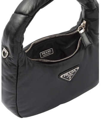 프라다 소프트 패딩 나파 미니백 (블랙)
Lookbook 프라다 소프트 패딩 나파 미니백 (블랙)