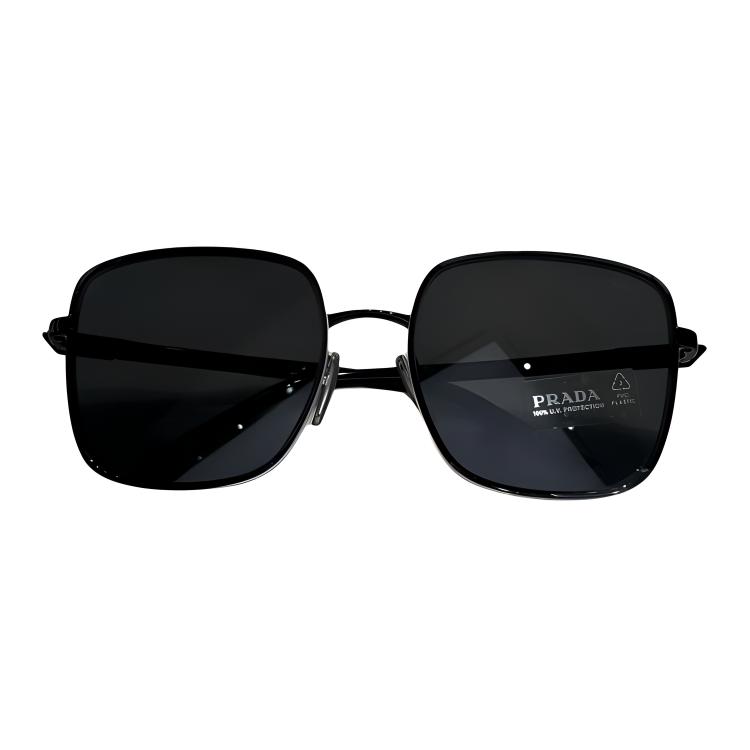 Shop PRADA 方形太陽眼鏡 情侶款 黑色 側邊Logo 男女適用 0PR55YS1AB5S057