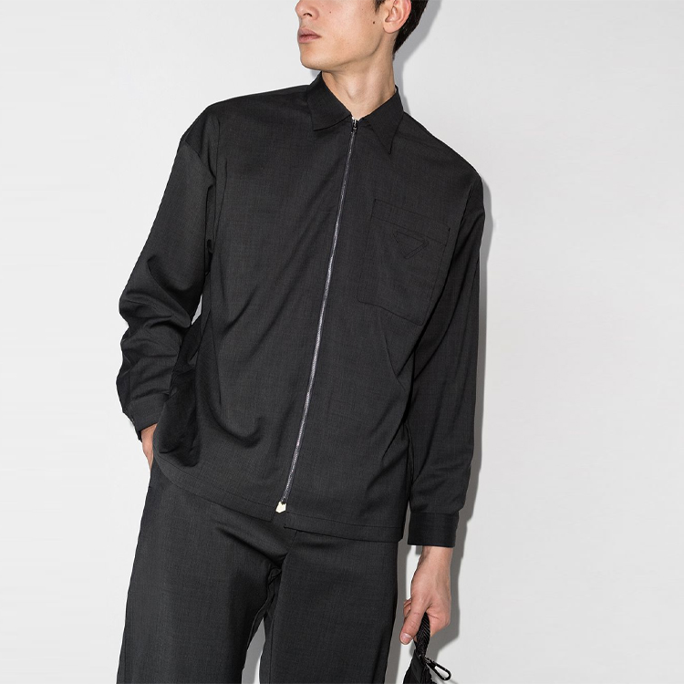 Purchase PRADA SS21 黑色長袖防曬襯衫附標誌圖案。 SC540-S211-1RII-F-0480