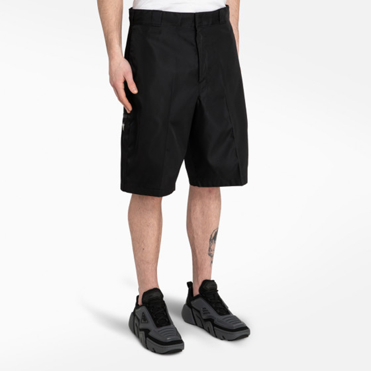 Purchase PRADA SS21 黑色中腰經典三角標誌短褲 SPG32-1WQ8-F0002