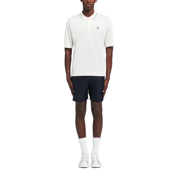 Lookbook PRADA SS21 Polo Blanco Oversized Bordado Logo Manga Corta. UMB274-1ZRP-F0009-S-212