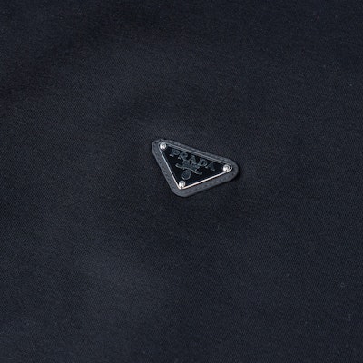 普拉达 SS22 黑色圆领徽标贴饰卫衣. UJL30A-11OQ-F0806-S-222 Cheap 普拉达 SS22 黑色圆领徽标贴饰卫衣. UJL30A-11OQ-F0806-S-222