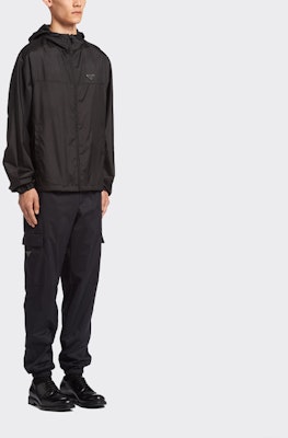 普拉达SS22黑色连帽夹克带标志. SGC012-1ZWT-F0002-S-221 Shop 普拉达SS22黑色连帽夹克带标志. SGC012-1ZWT-F0002-S-221