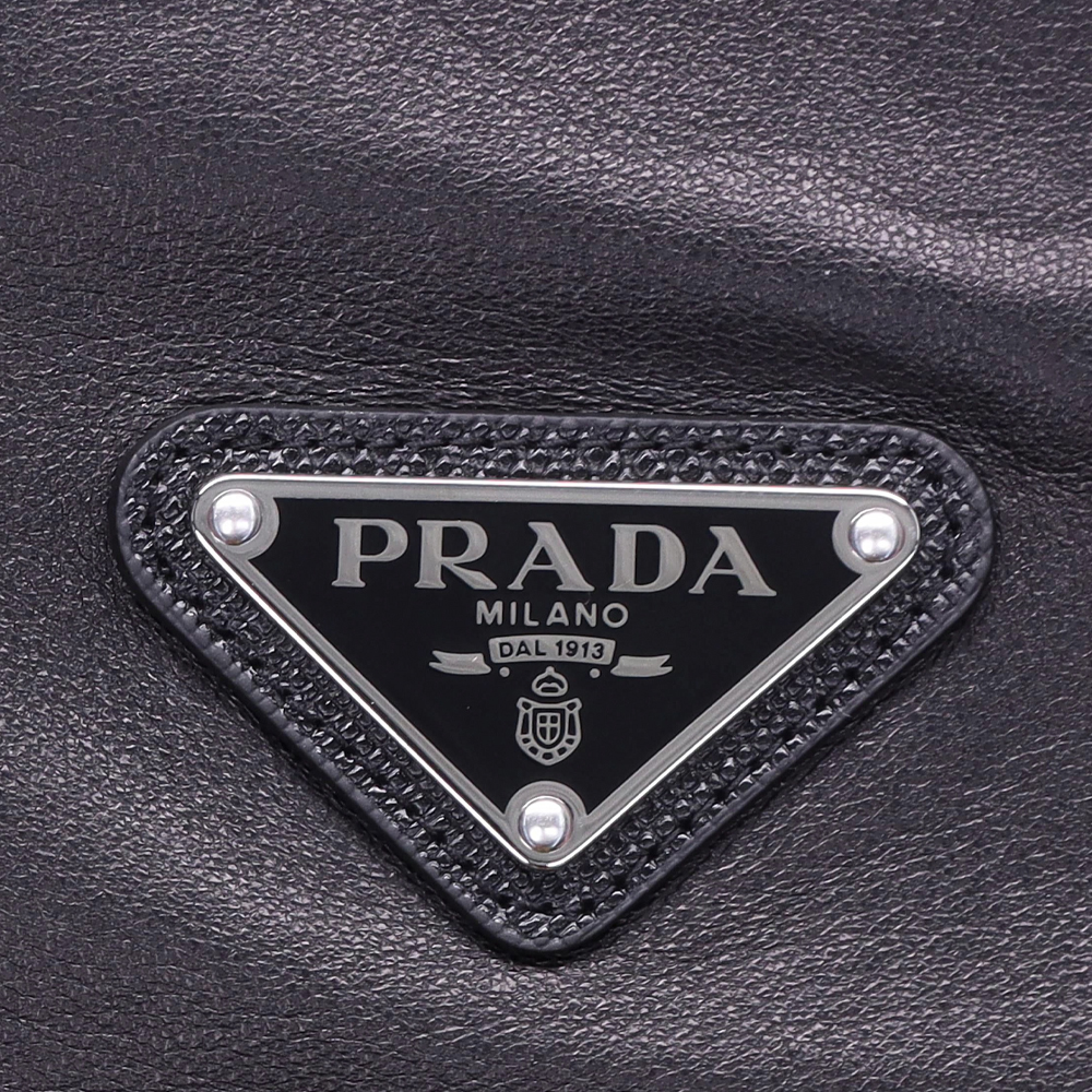 Sizing 프라다 SS22 블랙 양가죽 지퍼 칼라 재킷. UPW428-1WDV-F0002