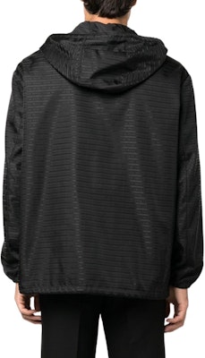 프라다 SS22 블랙 로고 패치 지퍼 릴렉스 핏 후디 재킷. SGC057-S221-11FCF-0-002 Shop 프라다 SS22 블랙 로고 패치 지퍼 릴렉스 핏 후디 재킷. SGC057-S221-11FCF-0-002