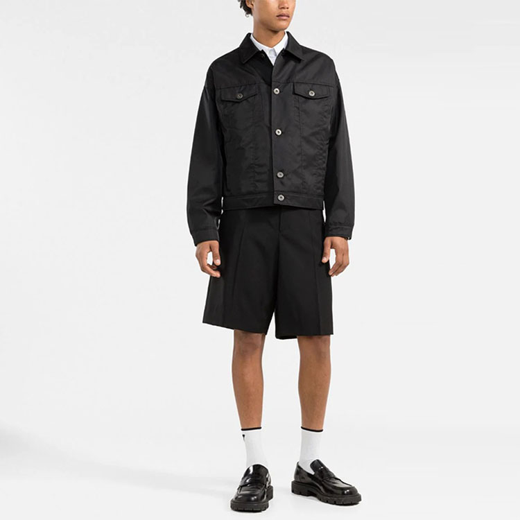 Lookbook PRADA SS22 Jaket Hitam Berkolar Single-Breasted SGB991-S221-1WQ8-F0002