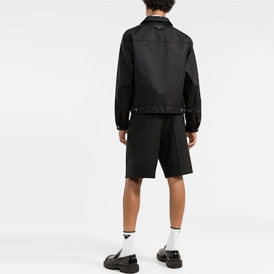 PRADA SS22 Jaket Hitam Berkolar Single-Breasted SGB991-S221-1WQ8-F0002 Shop PRADA SS22 Jaket Hitam Berkolar Single-Breasted SGB991-S221-1WQ8-F0002