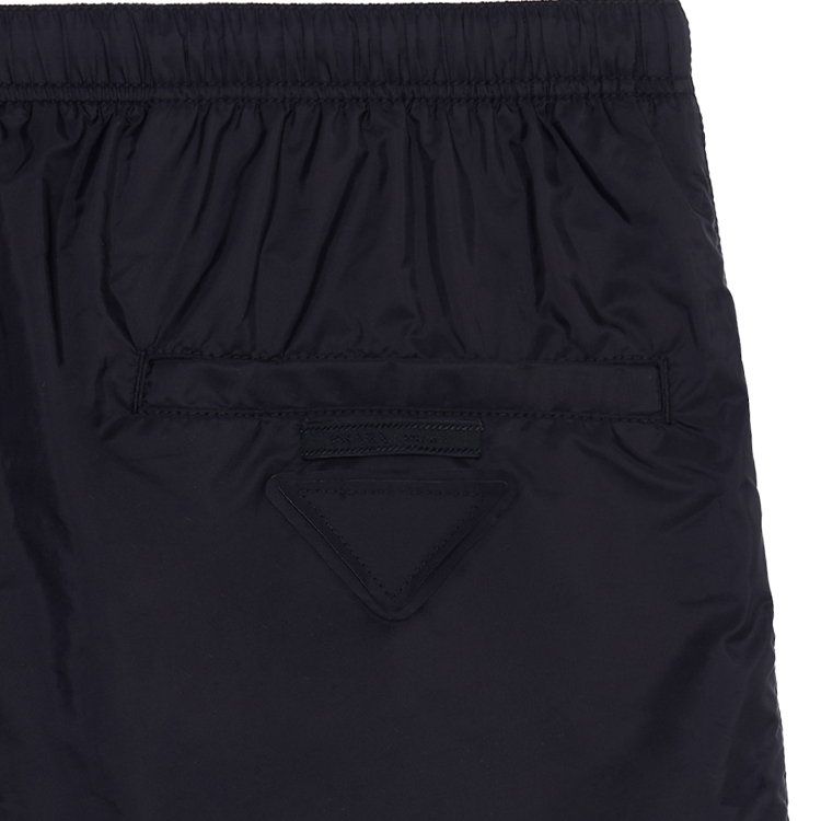 Shop PRADA SS22 黑色松紧腰休闲短裤 UB332S2211WQ9-F0002