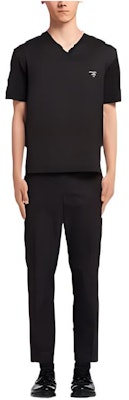 프라다 SS22 블랙 브이넥 코튼 팝린 반팔 티셔츠 UJN804-1NXJ-S-221 Buy 프라다 SS22 블랙 브이넥 코튼 팝린 반팔 티셔츠 UJN804-1NXJ-S-221