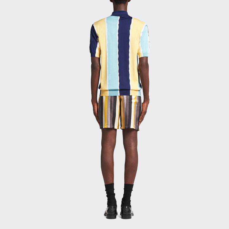 Shop PRADA SS22 拼色徽標印花短袖POLO衫 UMB335-10MV-F0008-S-221