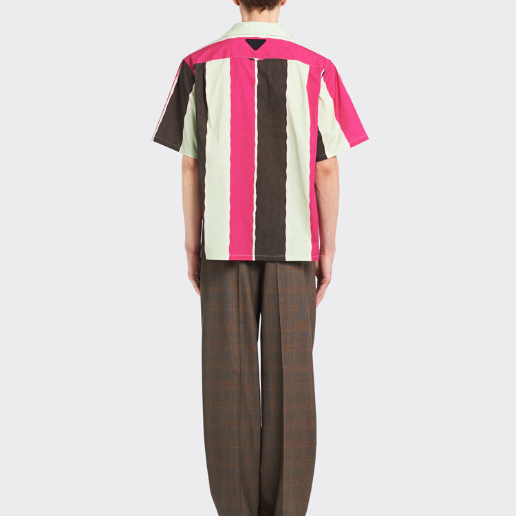 Shop PRADA SS22 對比印花條紋短袖襯衫 黑檀色 UCS339-10P4-F0192-S-211