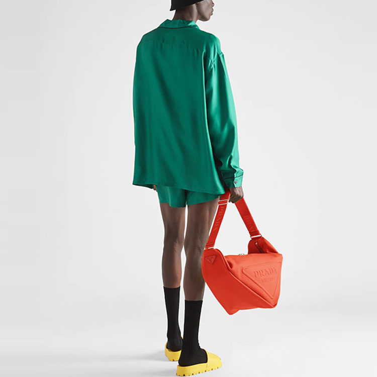 Shop PRADA SS22 綠色長袖寬鬆防曬衫。 SC607-1QWC-F077U-S-221