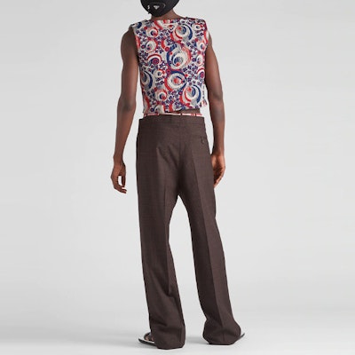 PRADA SS22 Red Geometric Print Knitted Vest. UMT404-10EX-F092D-S-221 Shop PRADA SS22 Red Geometric Print Knitted Vest. UMT404-10EX-F092D-S-221