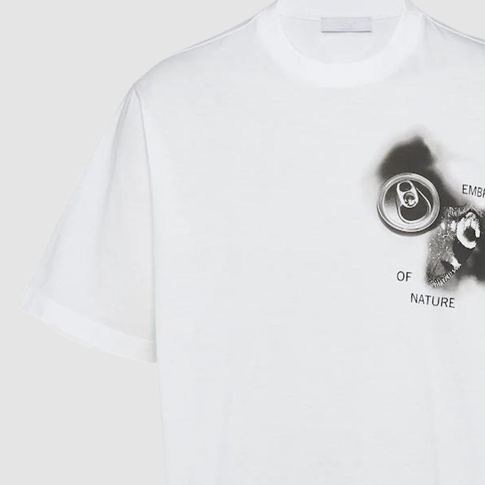 Sizing PRADA SS22 Camiseta Blanca Gráfica Manga Corta Estilo Holgado. UJN822-11R5-F0009-S-222