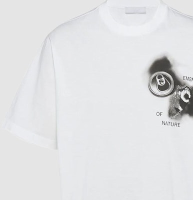 PRADA SS22 Camiseta Blanca Gráfica Manga Corta Estilo Holgado. UJN822-11R5-F0009-S-222 Sizing PRADA SS22 Camiseta Blanca Gráfica Manga Corta Estilo Holgado. UJN822-11R5-F0009-S-222