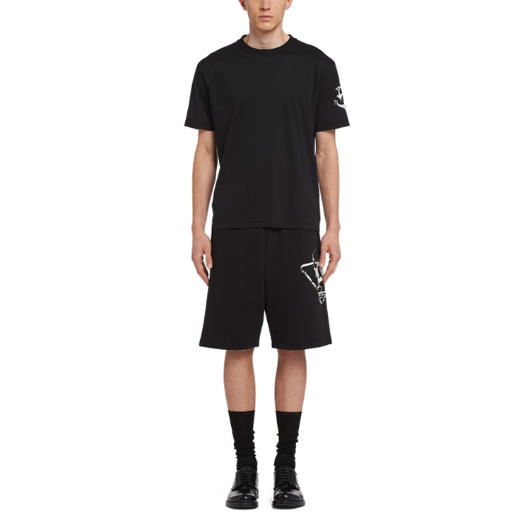 Lookbook Camiseta PRADA SS22 Gráfica de Manga Corta Ajuste Suelto Negra. UJN317-10JS-F0002-S-162