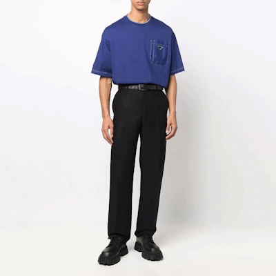 PRADA SS22 Kaos Oversized Saku Biru Navy Fashion. UJN790-10D3-F0021-S-221 Shop PRADA SS22 Kaos Oversized Saku Biru Navy Fashion. UJN790-10D3-F0021-S-221