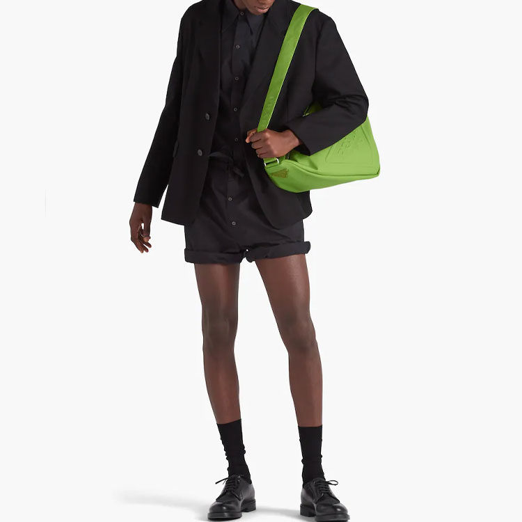 Lookbook Blazer de una sola fila PRADA SS22 Negro. UGM187-10VM-F0002-S-221