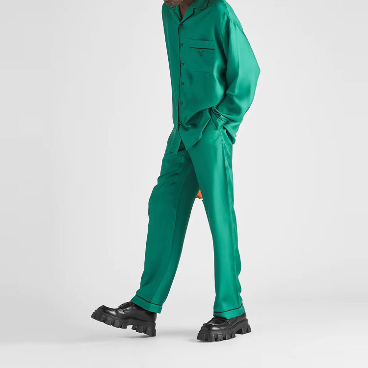 Lookbook 普拉达SS22简约字母Logo直筒宽松长裤翡翠绿男款。 SPH206-1QWC-F077U-S-221
